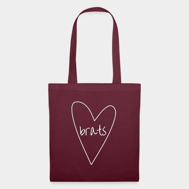 Bolsa de tela burdeos con un corazón dibujado a mano y la palabra «brats» en blanco