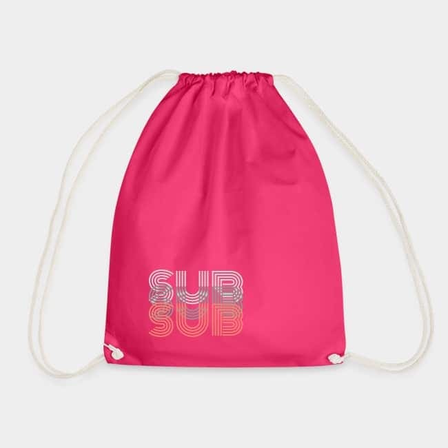 Mochila de cuerdas rosa con «SUB» repetido tres veces en letras retro blancas y naranjas