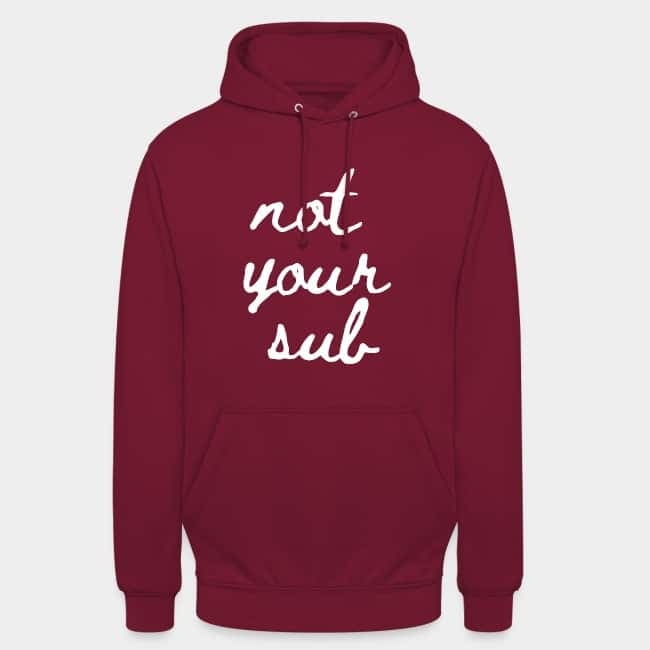 Sudadera con capucha burdeos con «not your sub» escrito a mano en blanco