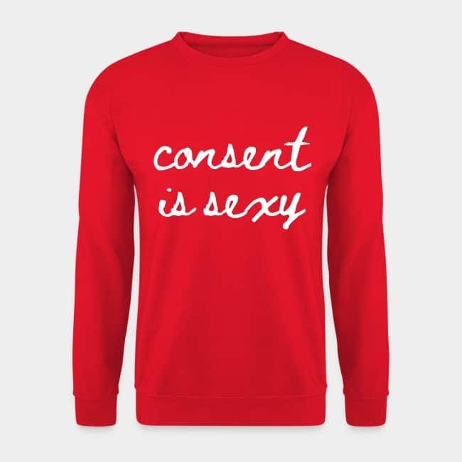 Sudadera roja con «consent is sexy» escrito a mano en blanco