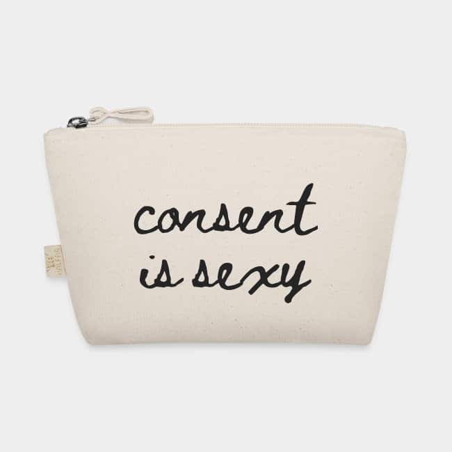 Neceser color natural con cremallera y «consent is sexy» escrito a mano