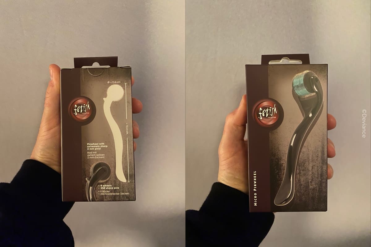 Dos imágenes de una mano sosteniendo el envase de un Micro Pinwheel de Fetish Collection: a la izquierda el reverso con las medidas y la mención de 9 ruedas con 250 púas, a la derecha el anverso