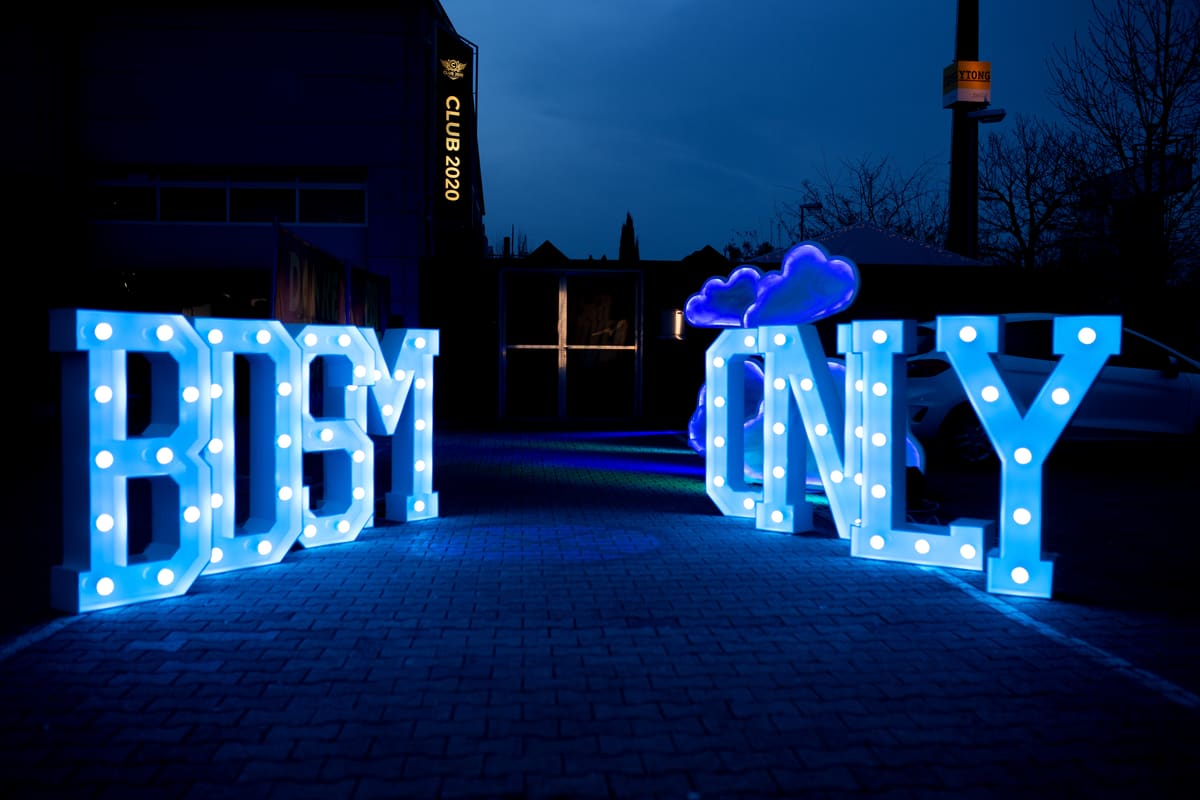 Luz y decoración en un evento de Kinky Escapes
