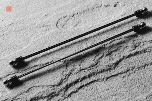 So-called metal nipple tweezers can be adjusted as required.