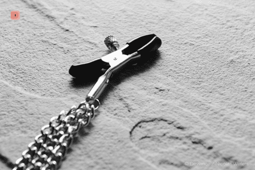 The pressure of the nipple clamps can be well adjusted with the small wheel.